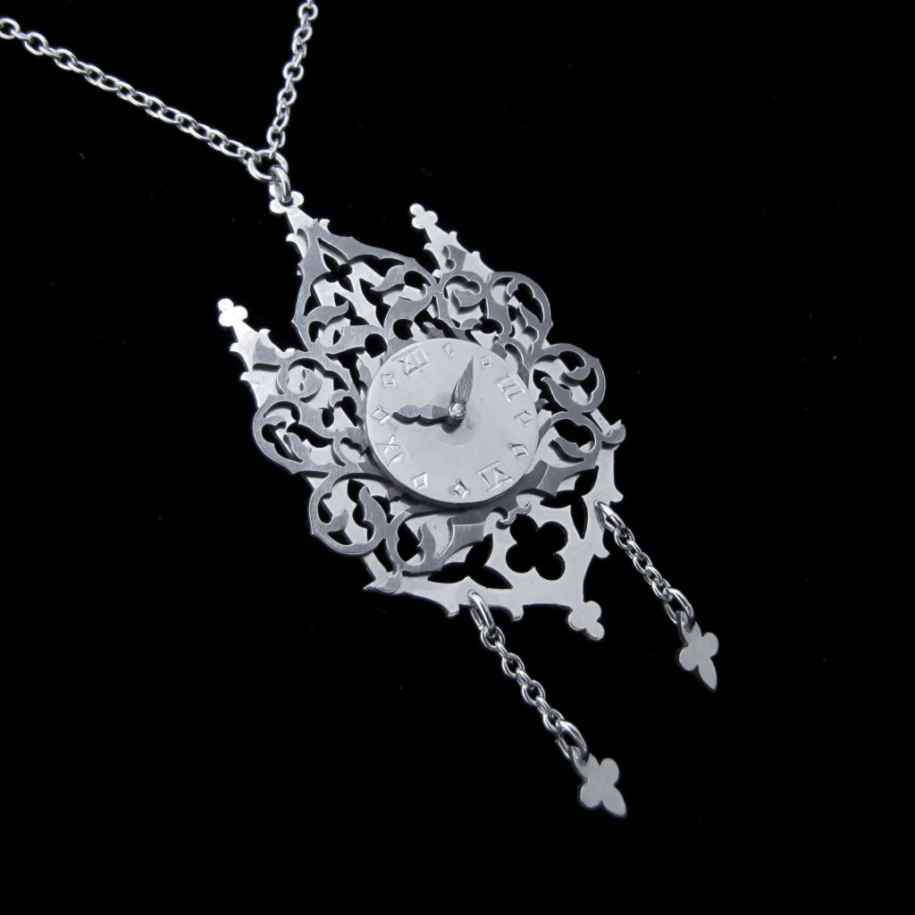 haunted horloge locket